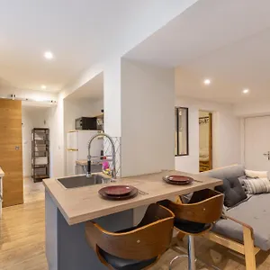 Appartement Le Reflet Du Rhone - Intramuros - Wifi - Clim